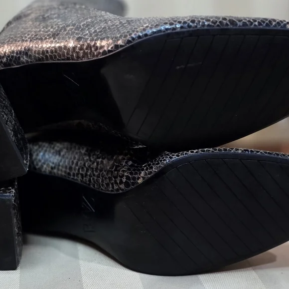 ZARA, LADIES PYTHON BOOTS SIZE 40 EURO 9.5 US - Picture 6 of 10